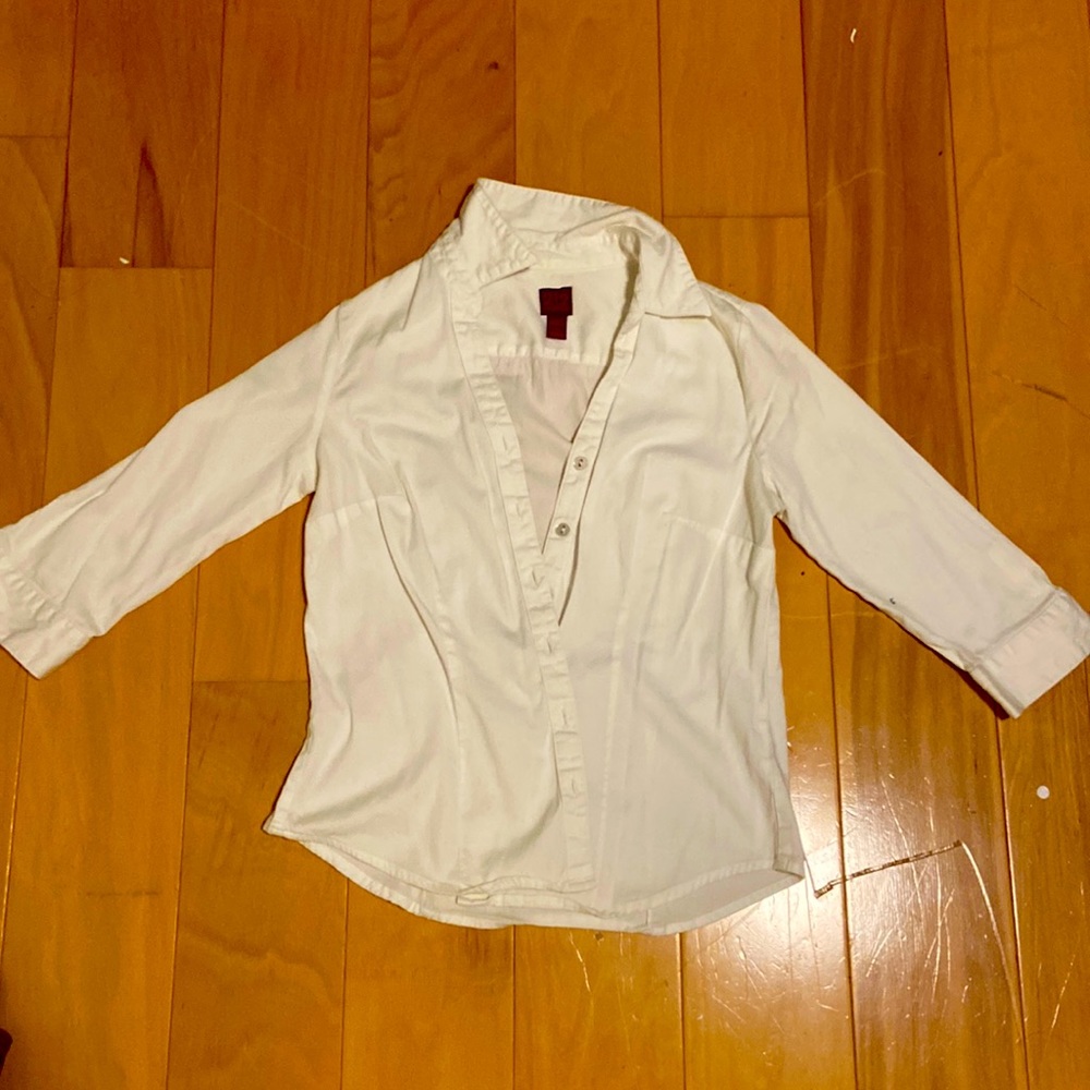 212 collection, white feminine dress shirt, this runs xs.